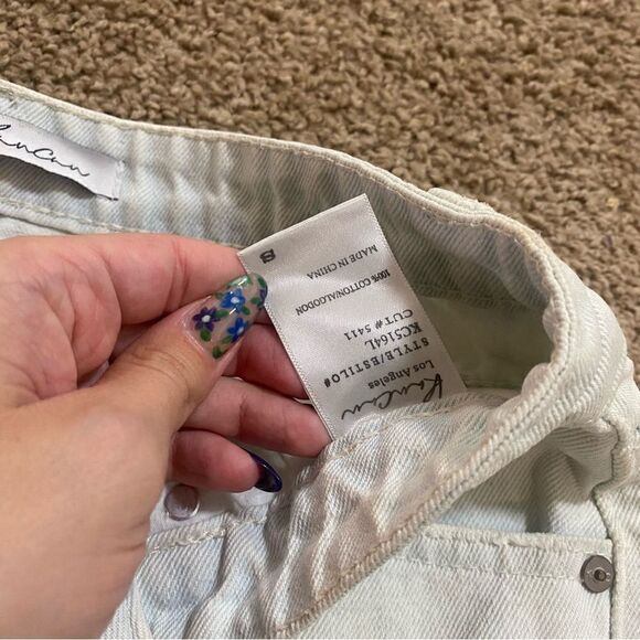 Kancan Signature High Rise Medium Wash Denim Shorts Estilo Distressed Size Small - Picture 3 of 4